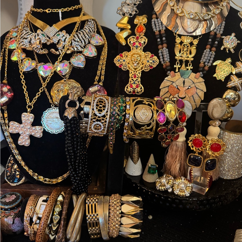 #11 jewelry item live show